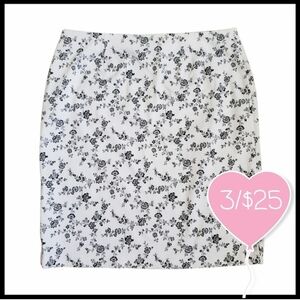 ⭐️3/$25⭐️ D'allaird Dotted Women's Floral Patterned Skirt Size 14